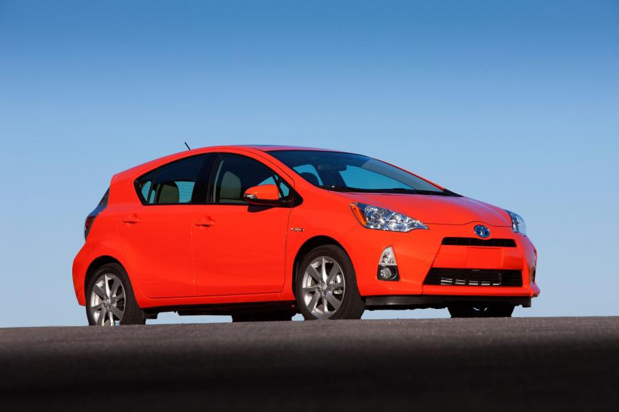  Toyota Prius C 2011 года  (фото 30 из 37)